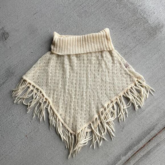 Y2K Cream Fringe Poncho – Mohair Blend Cozy Boho Knit Capelet - Picture 3 of 6